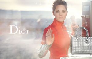 Marion Cotillard futuriste dans la nouvelle campagne de Lady Dior