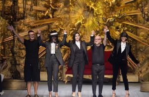 Monica Bellucci et Naomi Campbell (re)jouent les mannequins pour Dolce & Gabbana