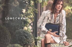 #PrêtàLiker : Alexa Chung joue la parisienne pour Longchamp dans une vidéo signée Loïc Prigent