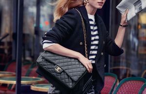 Sofia Coppola prête son œil au sac Chanel 11.12