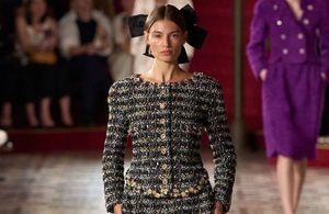 La veste sans col, le détail minimaliste qui twiste nos tenues les plus classiques
