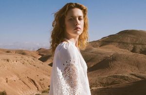 Cette robe longue et fluide est la plus vendue du printemps chez Vanessa Bruno 
