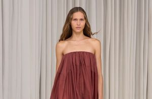 Volumineuse et aérienne, cette robe est l’alliée parfaite pour une tenue d’été chic et confortable