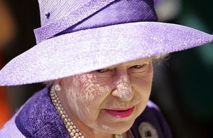 Accusations de racisme à Buckingham : la reine prend une décision importante 