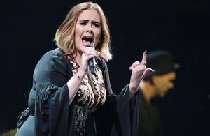 Adele a fêté ses 30 ans sur le paquebot du Titanic