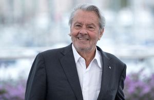 Alain Delon comblé : l’acteur fête ses 86 ans entouré de ses fils Anthony et Alain-Fabien
