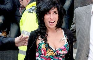 Amy Winehouse risque de perdre sa fausse poitrine