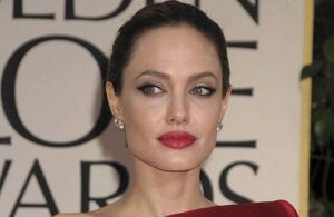 Angelina Jolie accuse une nouvelle fois Brad Pitt de violences physiques