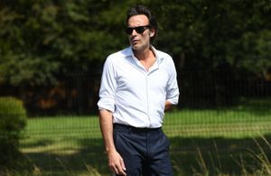 Anthony Delon, photographié avec ses filles Loup et Liv pour son anniversaire 