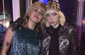 Billie Eilish face à Miley Cyrus à la Love Parade de Gucci