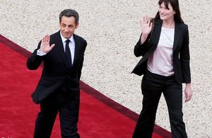 Carla Bruni-Sarkozy s’en prend aux journalistes dans une chanson
