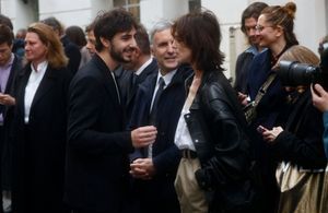 Charlotte Gainsbourg et son fils Ben Attal, unis pour honorer Serge Gainsbourg à Paris