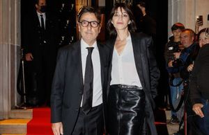 Charlotte Gainsbourg et Yvan Attal prêts à se marier ? L’acteur répond 