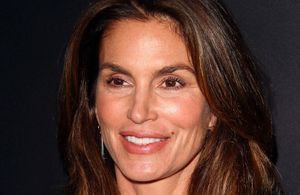Cindy Crawford : le top pose topless à 51 ans !