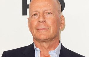 Confiné, Bruce Willis rase le crâne de sa fille Tallulah, elle est sublime