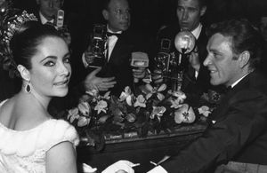 Couple de légende : Elizabeth Taylor et Richard Burton, amour passionnel à Hollywood