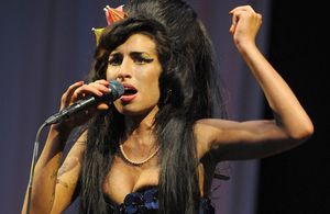 Découvrez la statue de bronze d’Amy Winehouse à Londres