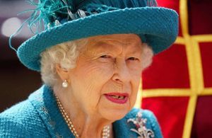Élisabeth II : pourquoi les mémoires du prince Harry l’inquiètent