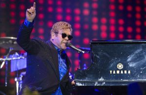 Elton John donne des nouvelles peu rassurantes de son état de santé