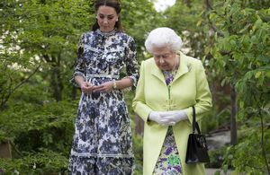 En pleine crise royale, Kate Middleton plus proche que jamais de la reine d’Angleterre