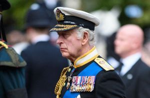 Funérailles d’Elisabeth II : Charles III lui rend un hommage discret 