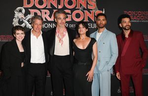 Hugh Grant et Regé-Jean Page réunis à Paris pour « Donjons et Dragons »
