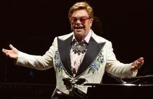 « J’espère que le coronavirus va réunir les gens » : Elton John se confie sur son ressenti