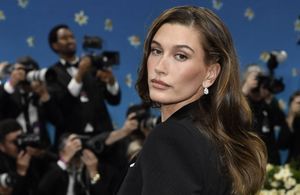 « J'étais obsédée » : Hailey Bieber se confie sur son rapport à son corps après son accouchement