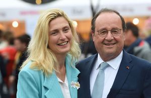 Julie Gayet et François Hollande, duo complice à Rochefort