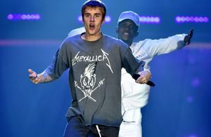 Justin Bieber frappe violemment l’un de ses fans à la sortie d’un concert