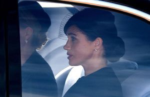 Kate et Camilla face à Meghan Markle : la famille royale réunie pour la procession du cercueil d’Elisabeth II