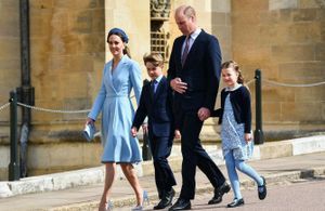 Kate Middleton et le prince William accompagnés de George et Charlotte pour la messe de Pâques