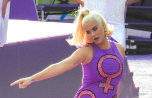 Katy Perry : elle dévoile son baby bump sur Instagram et fait un adorable clin d'oeil à Orlando Bloom