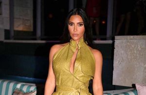 Kim Kardashian : pourquoi a-t-elle retrouvé Kanye West sur scène en robe de mariée ?