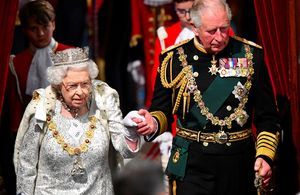 La reine veut passer les rênes : bientôt l’abdication et un roi d’Angleterre