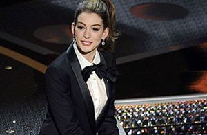 Le défilé d’Anne Hathaway aux Oscars 