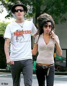 Le mari d’Amy Winehouse reste en prison