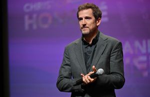 « Le plateau s'est arrêté » : Guillaume Canet se confie sur son étonnante rencontre avec Leonardo DiCaprio 