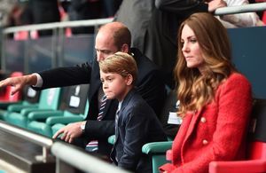 Le prince George vivement critiqué : Kate et William prennent une décision radicale  