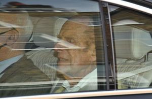 Le prince Philip a quitté l’hôpital et apparaît pour la première fois devant les photographes