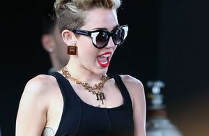 Miley Cyrus se dénude sur des T-shirts
