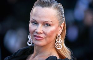 Mondial 2018 : le cliché très sexy de Pamela Anderson pour féliciter les Bleus