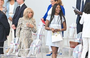 Naomi Campbell assiste au défilé du 14 juillet aux côtés de Brigitte Macron 