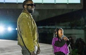 North West : petite star du défilé de son père Kanye West