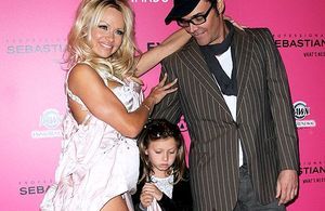 Pamela Anderson exploite une fillette et choque l’Amérique