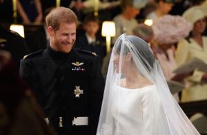 Mariage du prince Harry et Meghan Markle : sourires complices et regards tendres, les mariés plus amoureux que jamais 