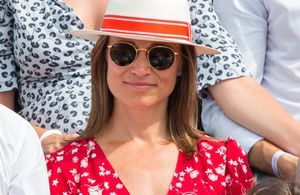 Pippa Middleton enceinte et radieuse dans les tribunes de Roland Garros
