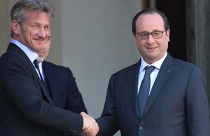 Sean Penn reçu par François Hollande à l'Elysée