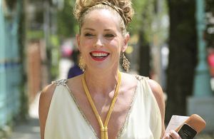 Sharon Stone, en déesse grecque dans les rues de New York