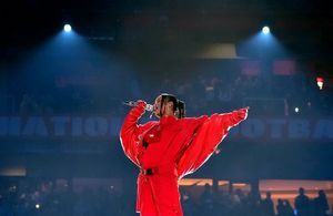 Super Bowl : Rihanna enceinte, DJ Snake assure le Pregame, Jay-Z et Ivy Carter dans le public, les meilleures images de la soirée 